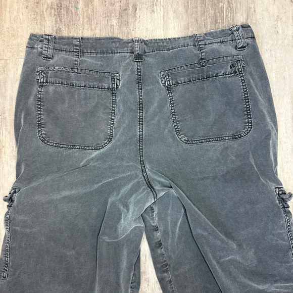 American Eagle Stretch Gray Cargo Pants Size 18 - Picture 7 of 7